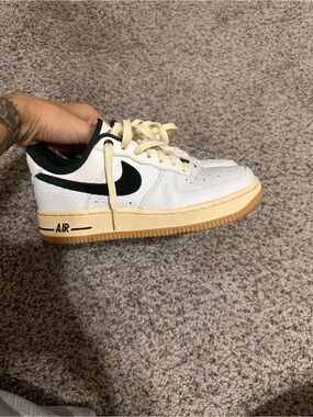 Nike Air Force 1s 07 LX